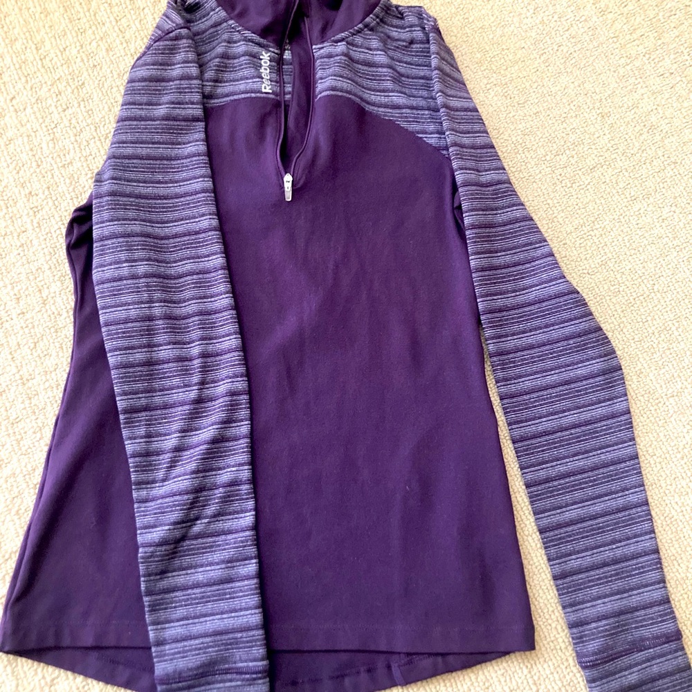 Reebok XS long sleeve. - Picture 3 of 4
